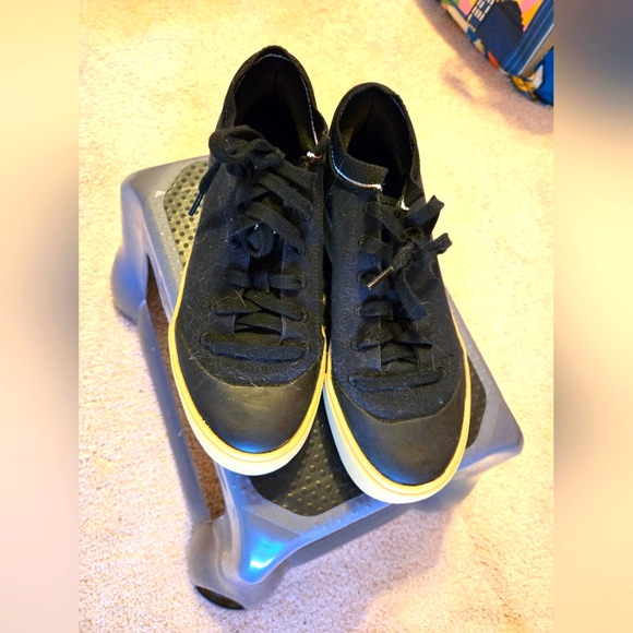 Never been worn Adidas Karlie Kloss collab sneakers size 9 - Picture 2 of 4